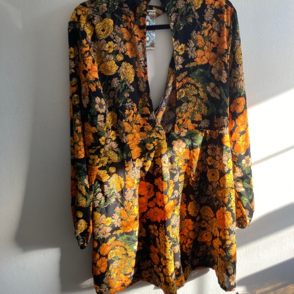 New with Tags | Boohoo Floral Wrap Front Open Back Romper Playsuit - Picture 13 of 15